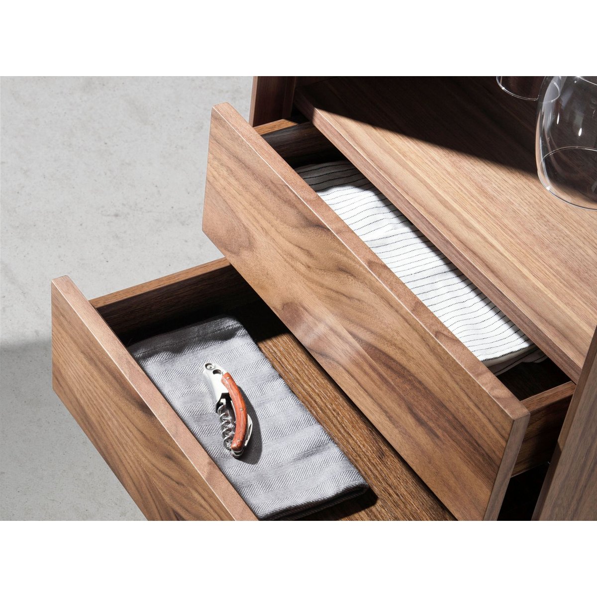 Meuble bar pivotant en noyer noyer, ANGEL CERDA