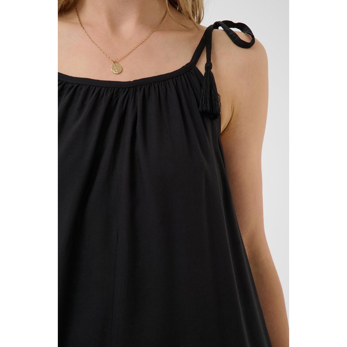 Robe noir pitch black, CREAM