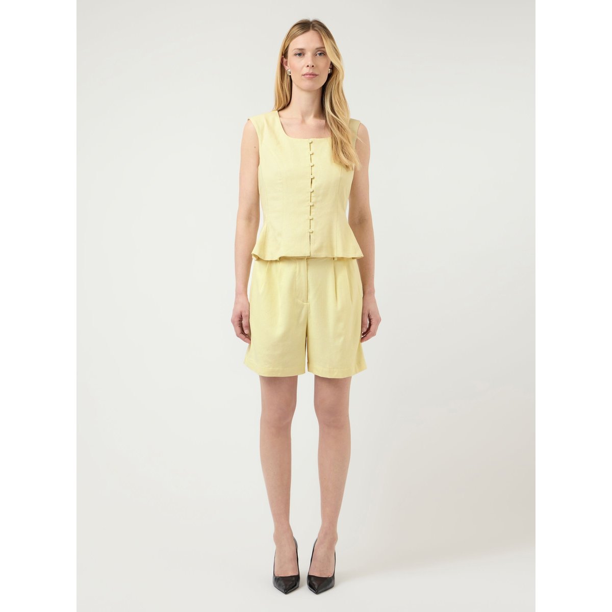 Short jaune - anise flower, YAS