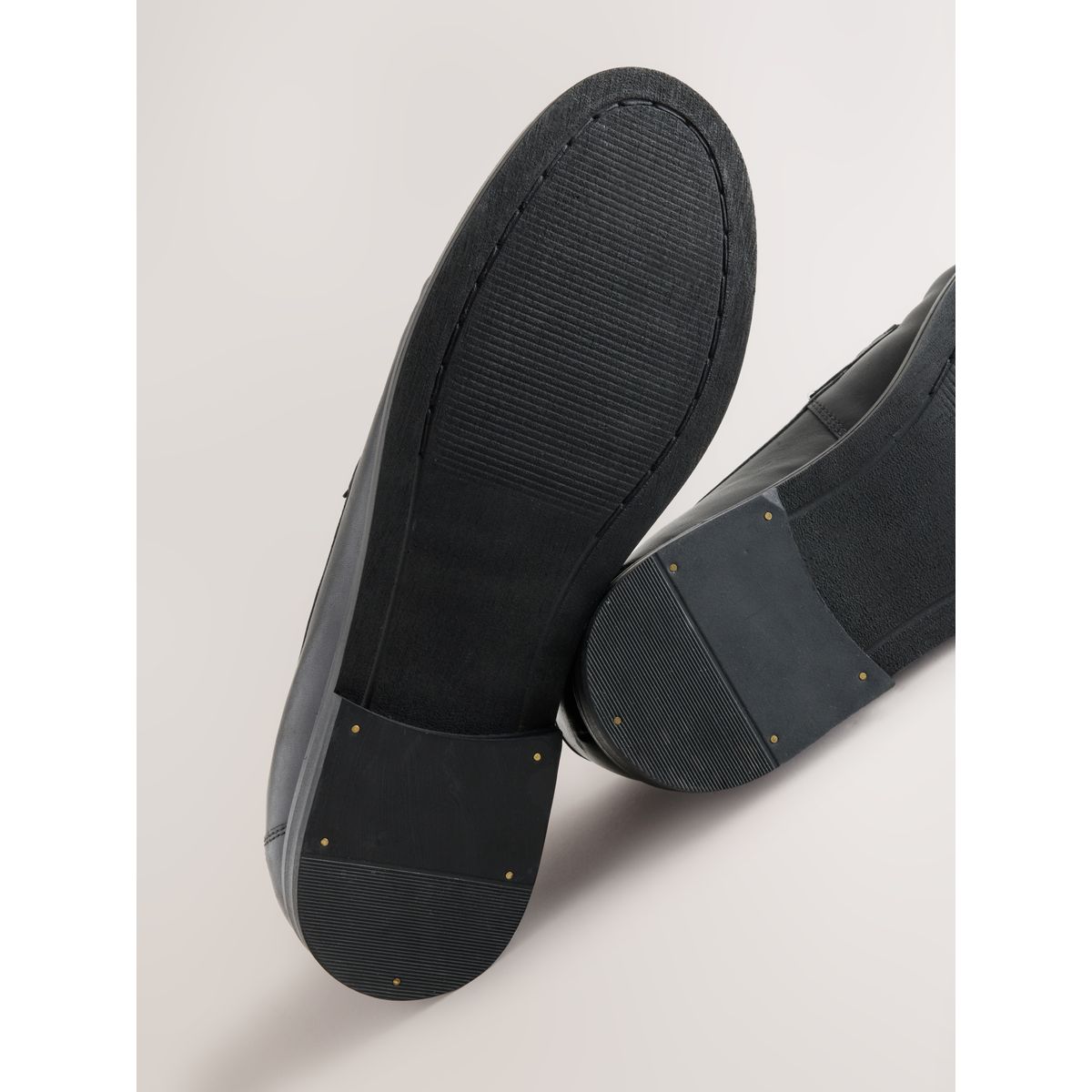 Mocassins ruchés en cuir noir, NEXT