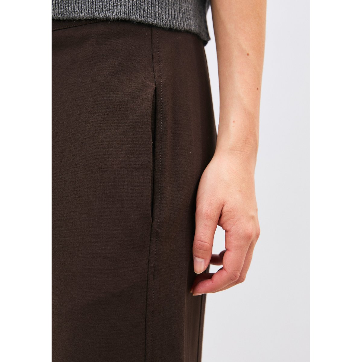Pantalon barrel taille haute en milano chocolat, HUMILITY