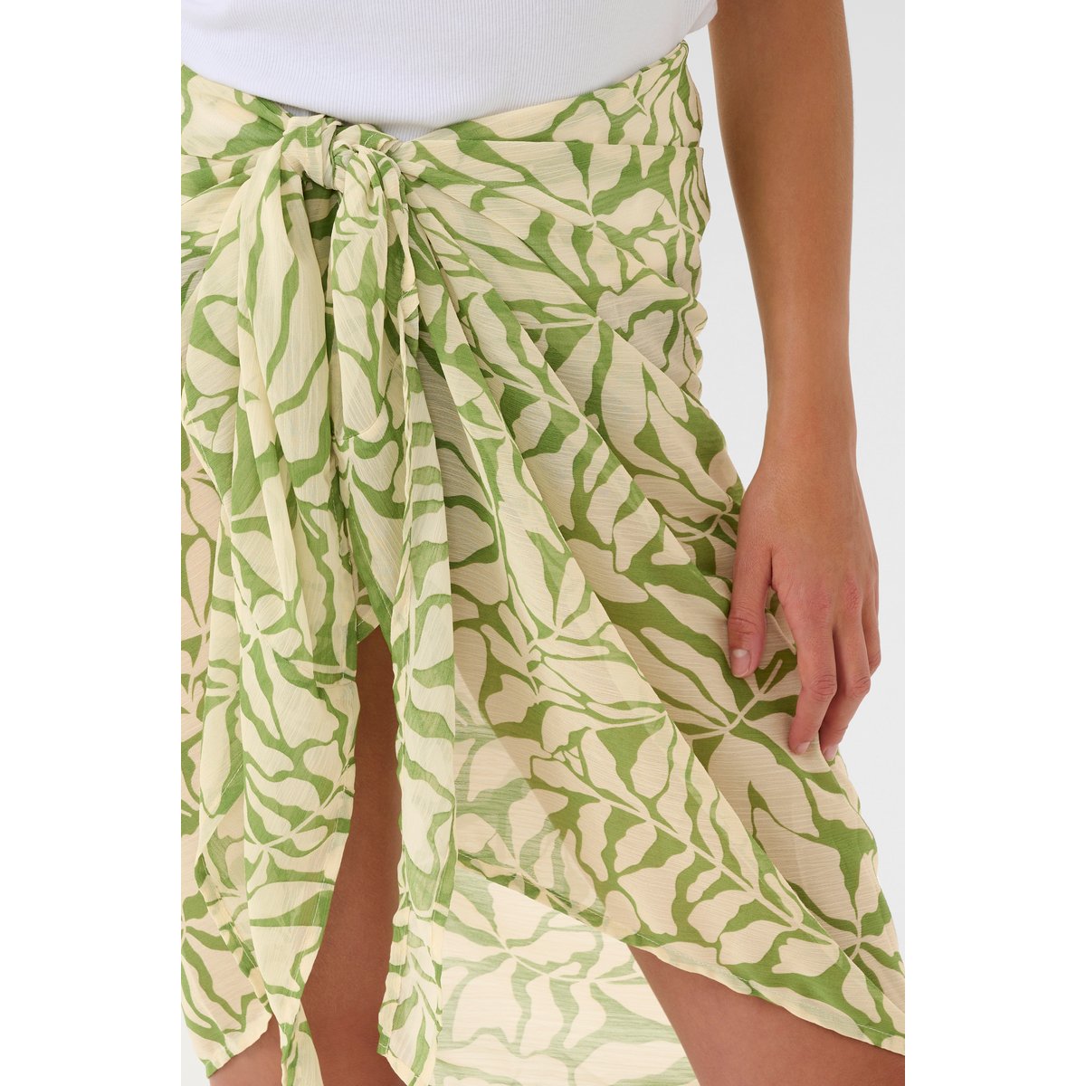 Accessories vert blanc green/chalk leaf print, KAFFE