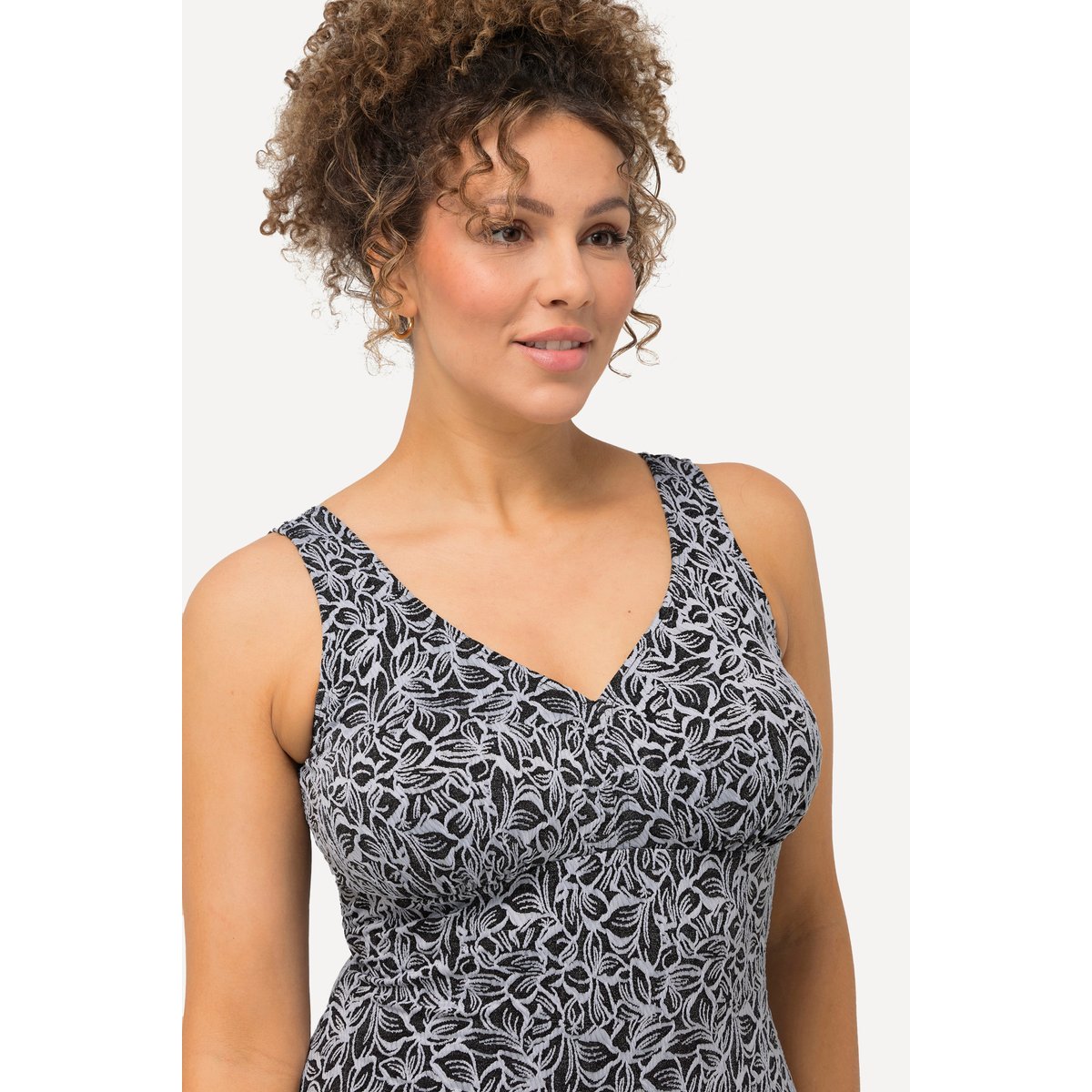 Maillot de bain avec bonnets souples. noir, ULLA POPKEN