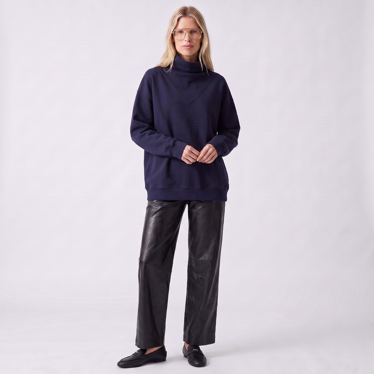 Pull oversize avec col montant côtelé, manches longues TEMEE bleu marine, ARTLOVE