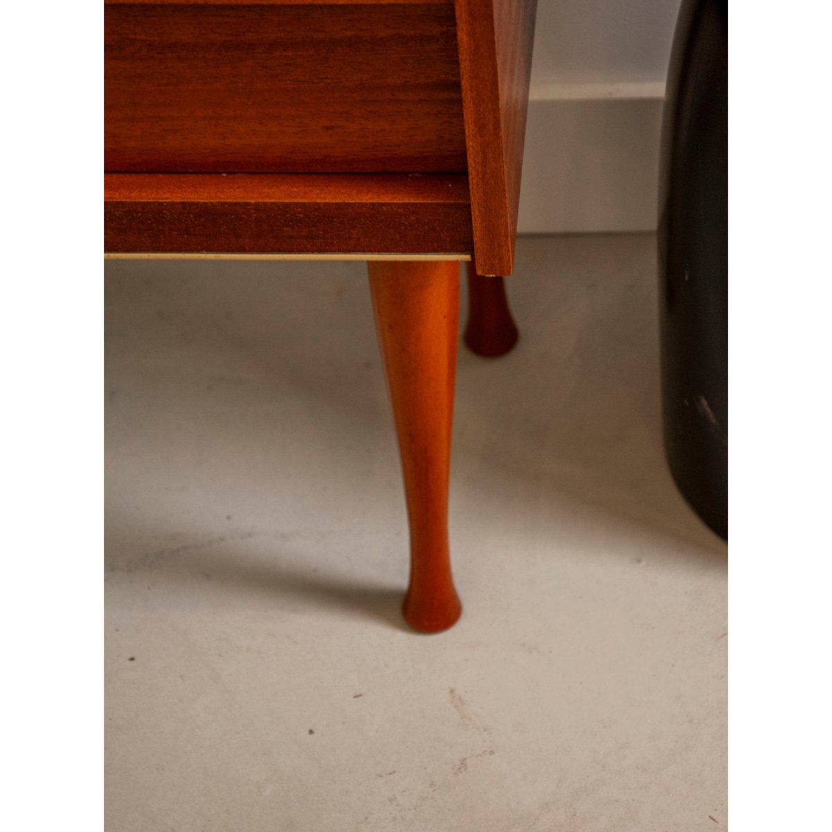 Table de chevet au design sobre Maïa N°1475 - Bon état bois clair, DEBONGOUT