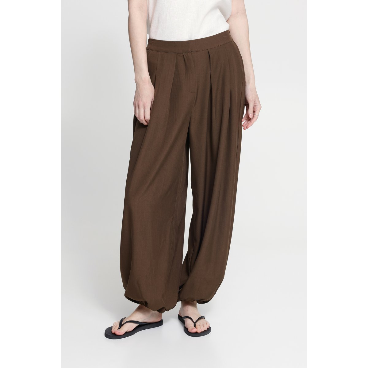 Pantalon taille haute, jambes larges, bas elastiqué slate black melange, ICHI