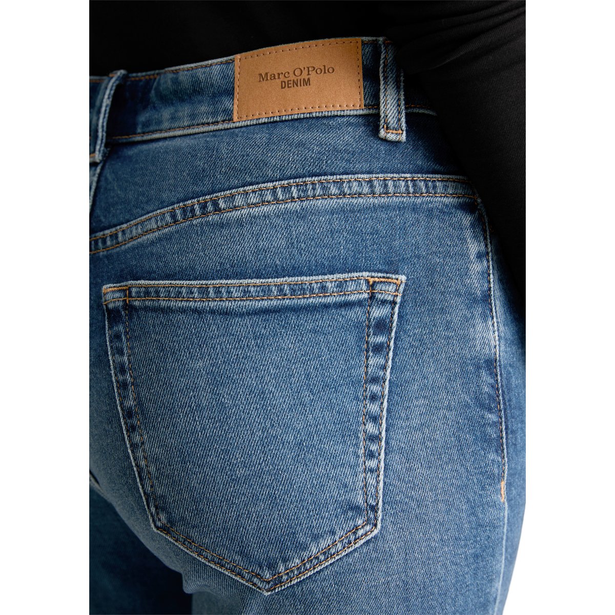 Jean modèle Grethe évasé en mélange de coton biologique et de lyocell bleu, MARC O’POLO DENIM