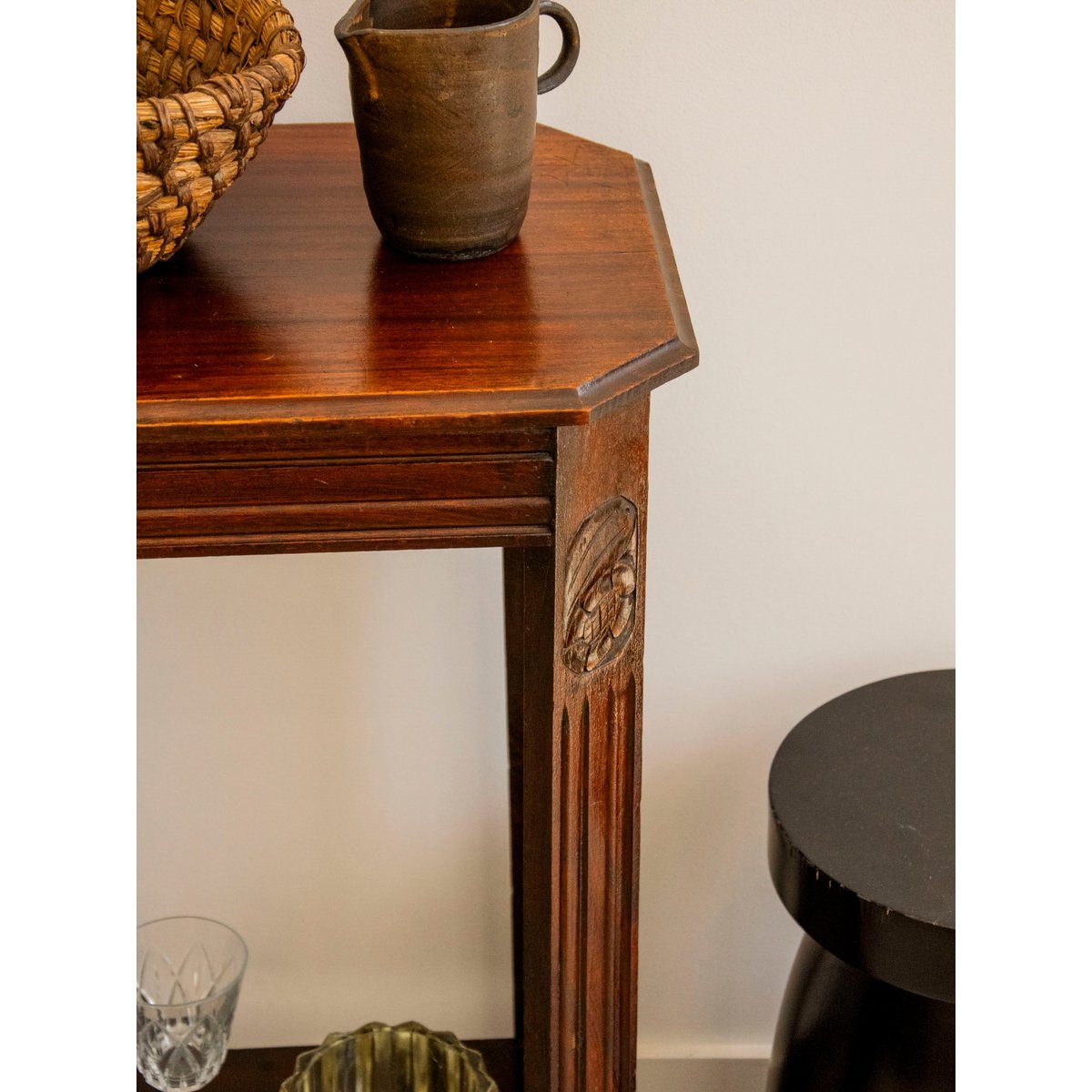 Table d'appoint au style Art Déco Francine N°936 - Bon état bois foncé, DEBONGOUT