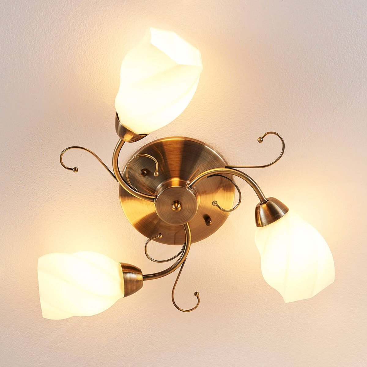 Plafonnier en verre antique, Amedea blanc, laiton ancien, LINDBY