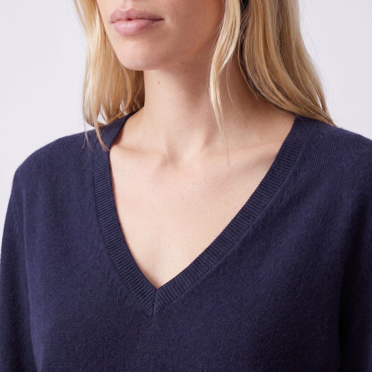 Pull coupe droite col en V manches longues SANDIE navy, ARTLOVE