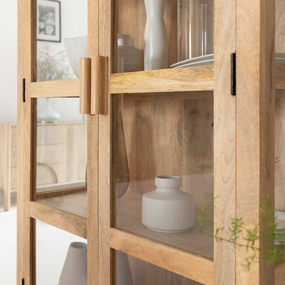 Vitrine en bois de manguier  AMARIS bois clair, MADE IN MEUBLES 