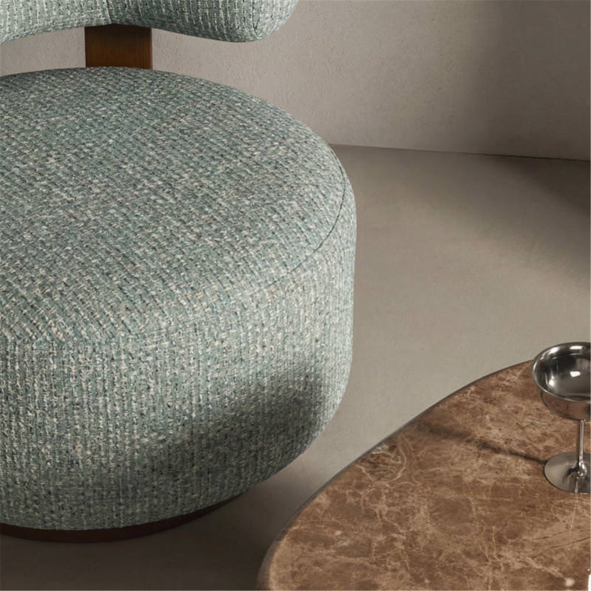 Fauteuil lounge arrondi tissu et noyer bleu beige et noyer, RECOLLECTION