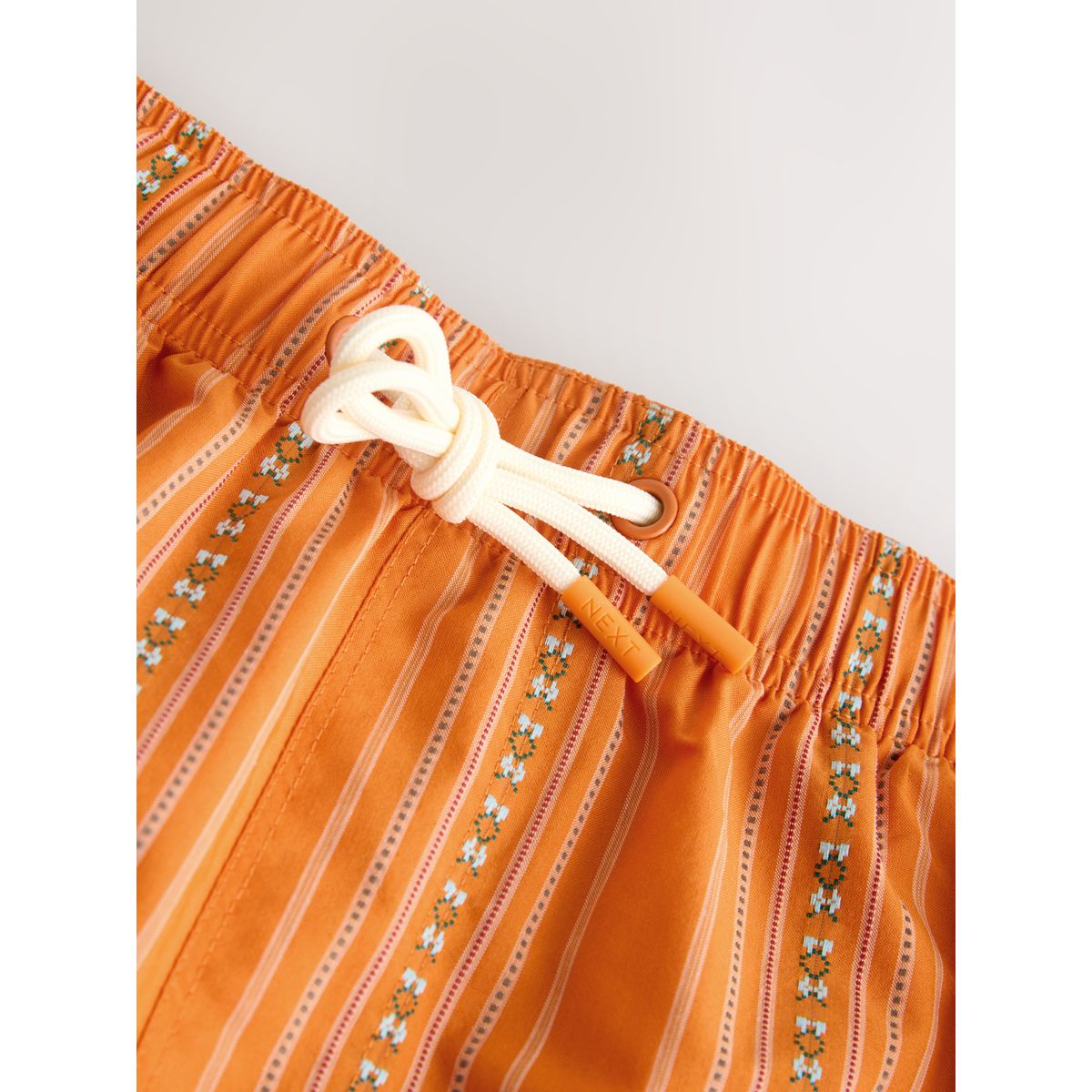 Short de bain brodé rayé en coton 5 pouces orange, NEXT