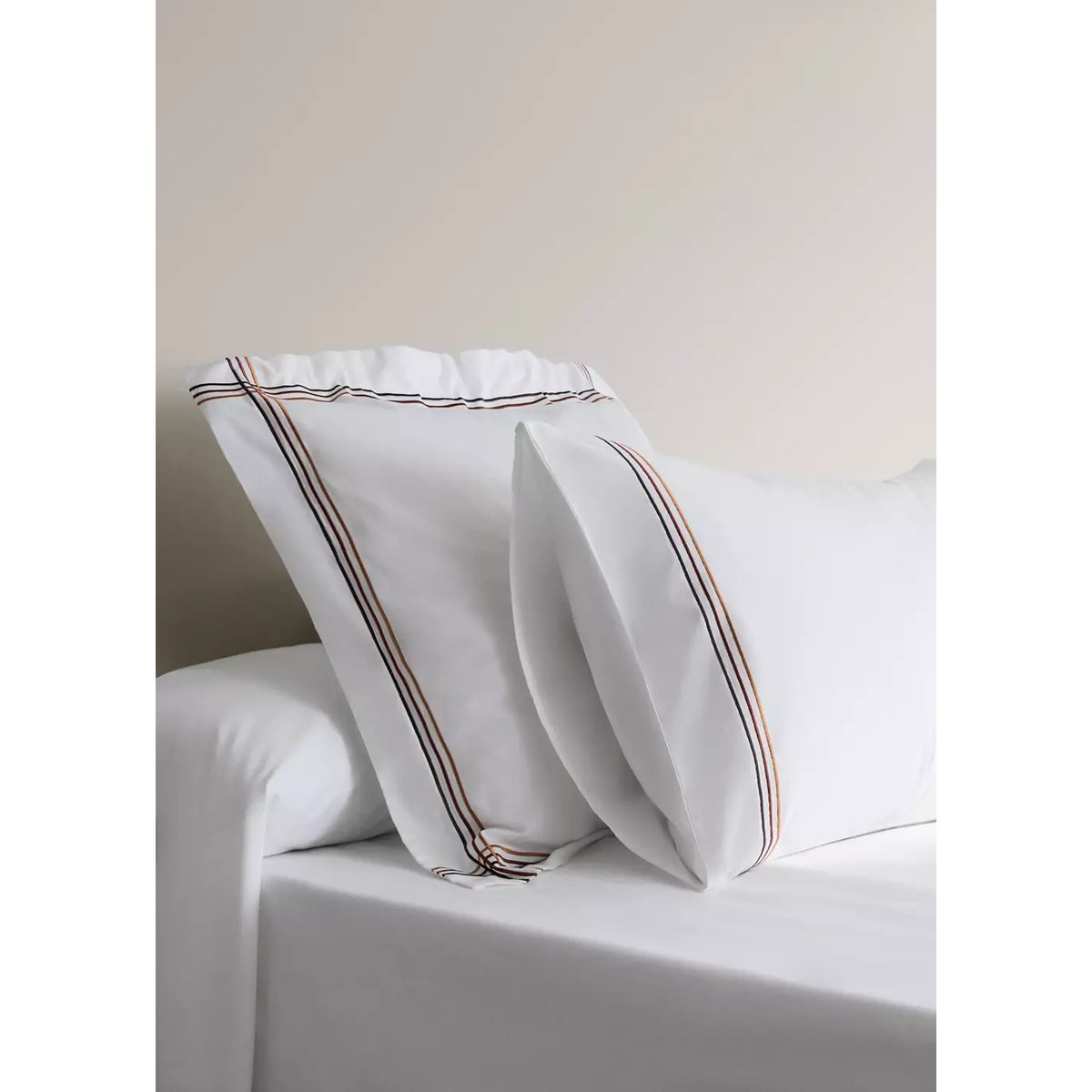 Lot de 2 taies d’oreiller 100 % coton brodées, 60 x 60 écru, MANGO HOME