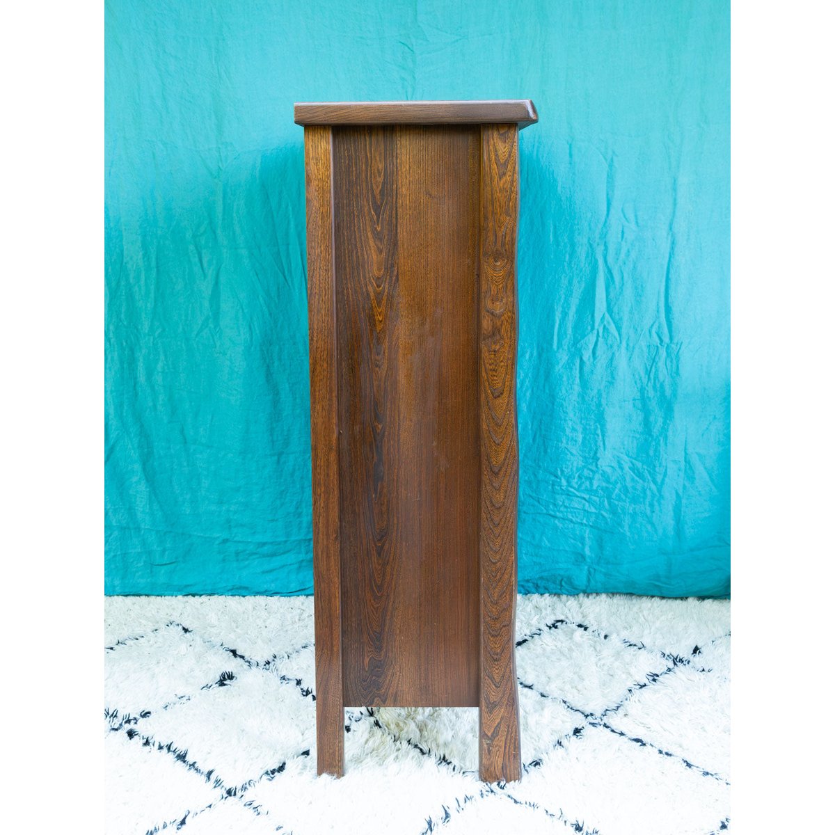 Vitrine brutaliste en bois massif Victoria N°1355 - Bon état bois foncé, DEBONGOUT