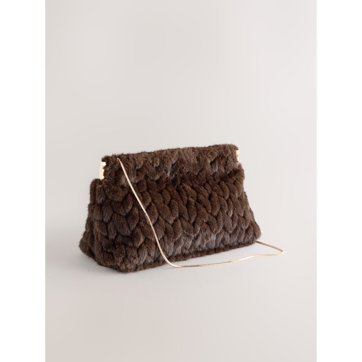 Pochette à empiècements en imitation fourrure marron chocolat, NEXT