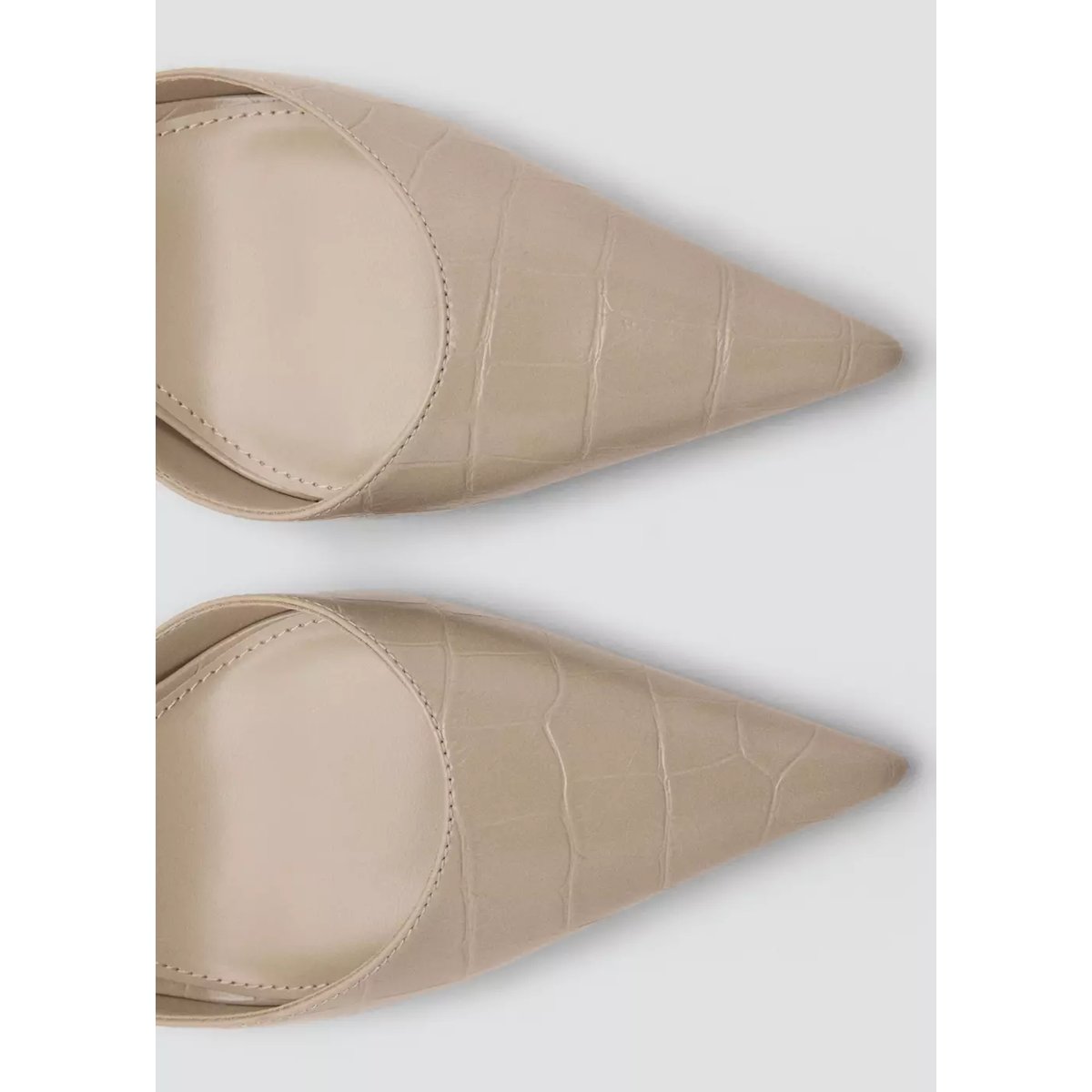 Chaussure à talon avec bout en amande écru, MANGO