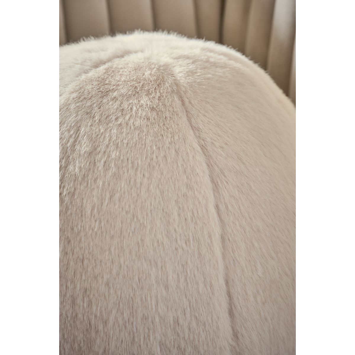 Coussin en imitation fourrure pelucheuse luxe ivoire, NEXT