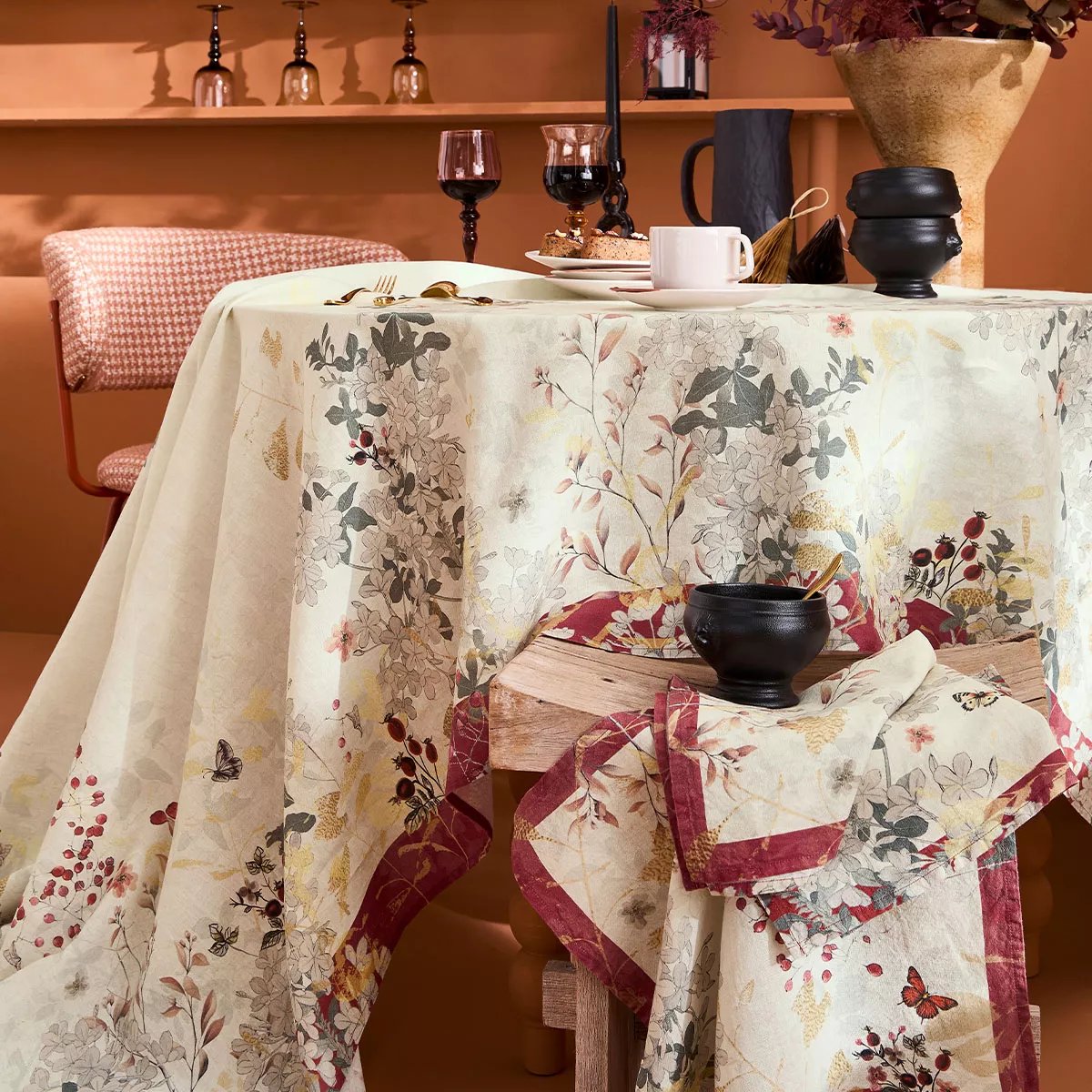 Serviette lin & coton lavé VINTAGE FLOWERS cranberry, GARNIER THIEBAUT