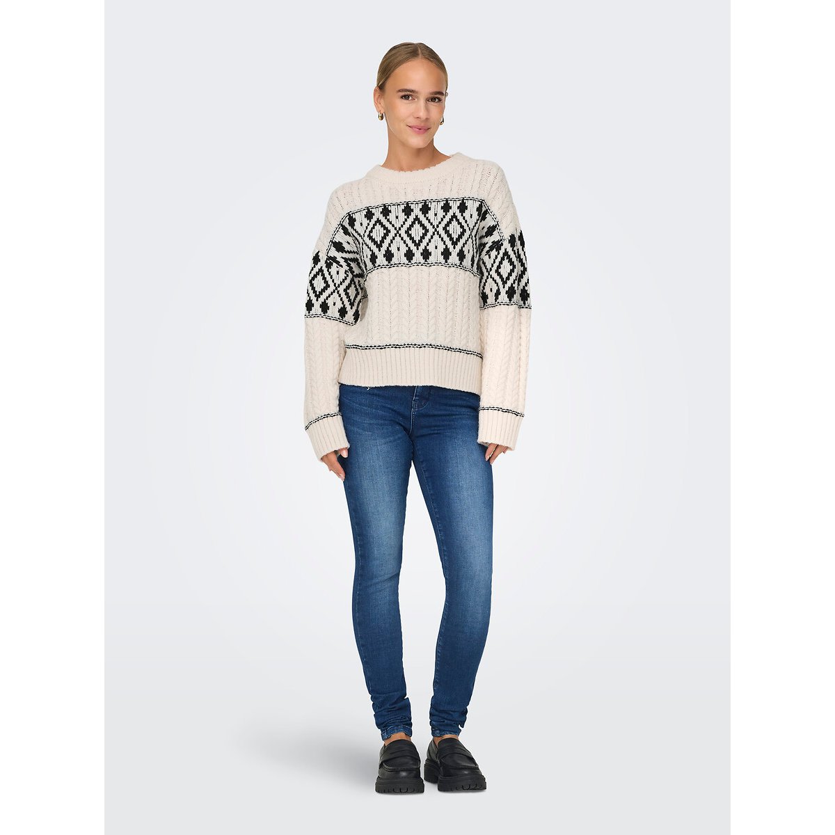 Pull torsadé, col rond blanc/noir, ONLY