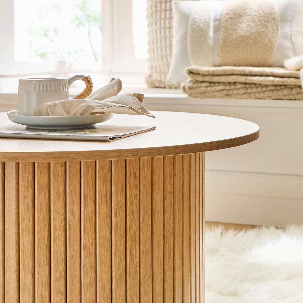 Table basse ronde avec pied à lattes décor bois  - ELIE bois clair, CALICOSY