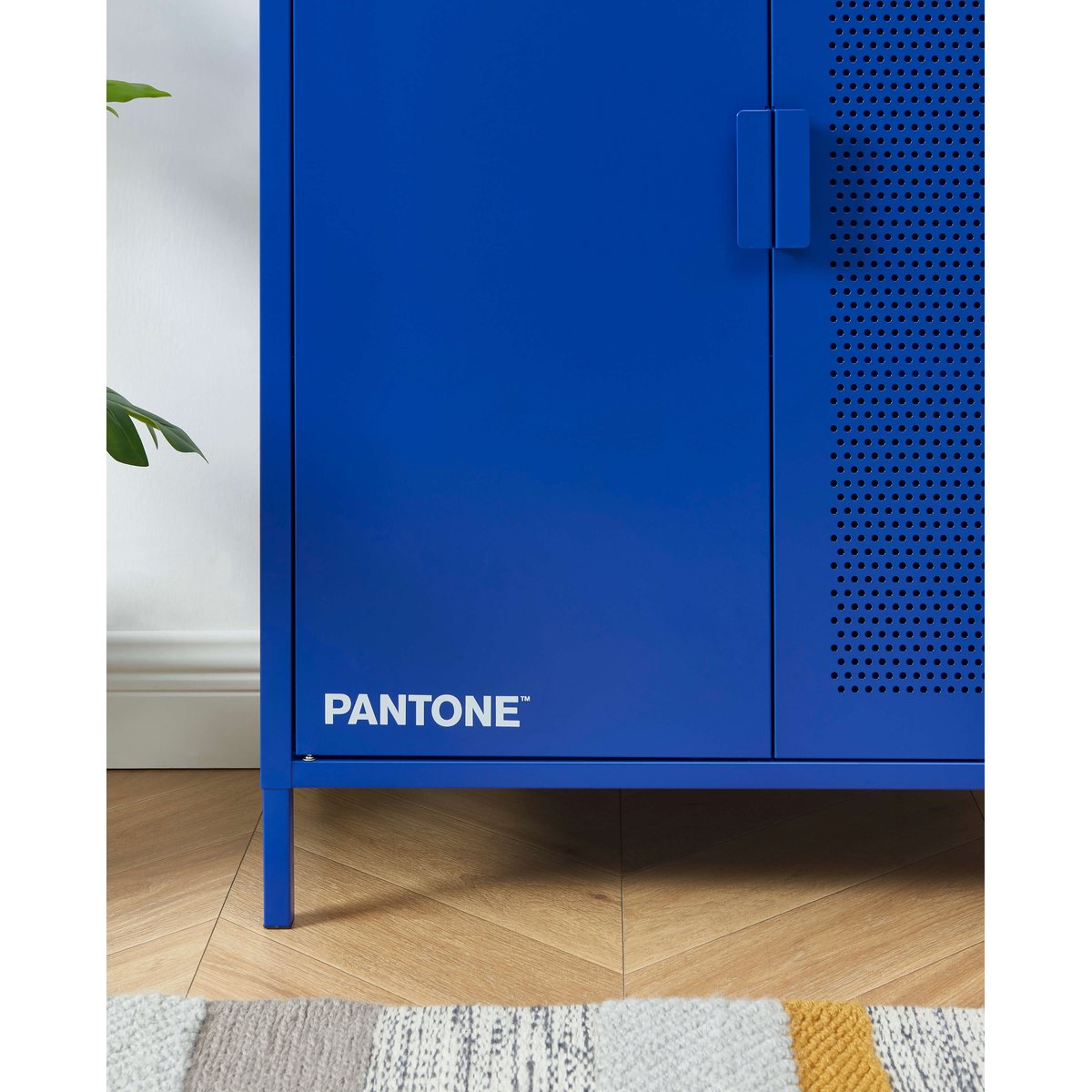 Buffet en acier bleu électrique, PANTONE