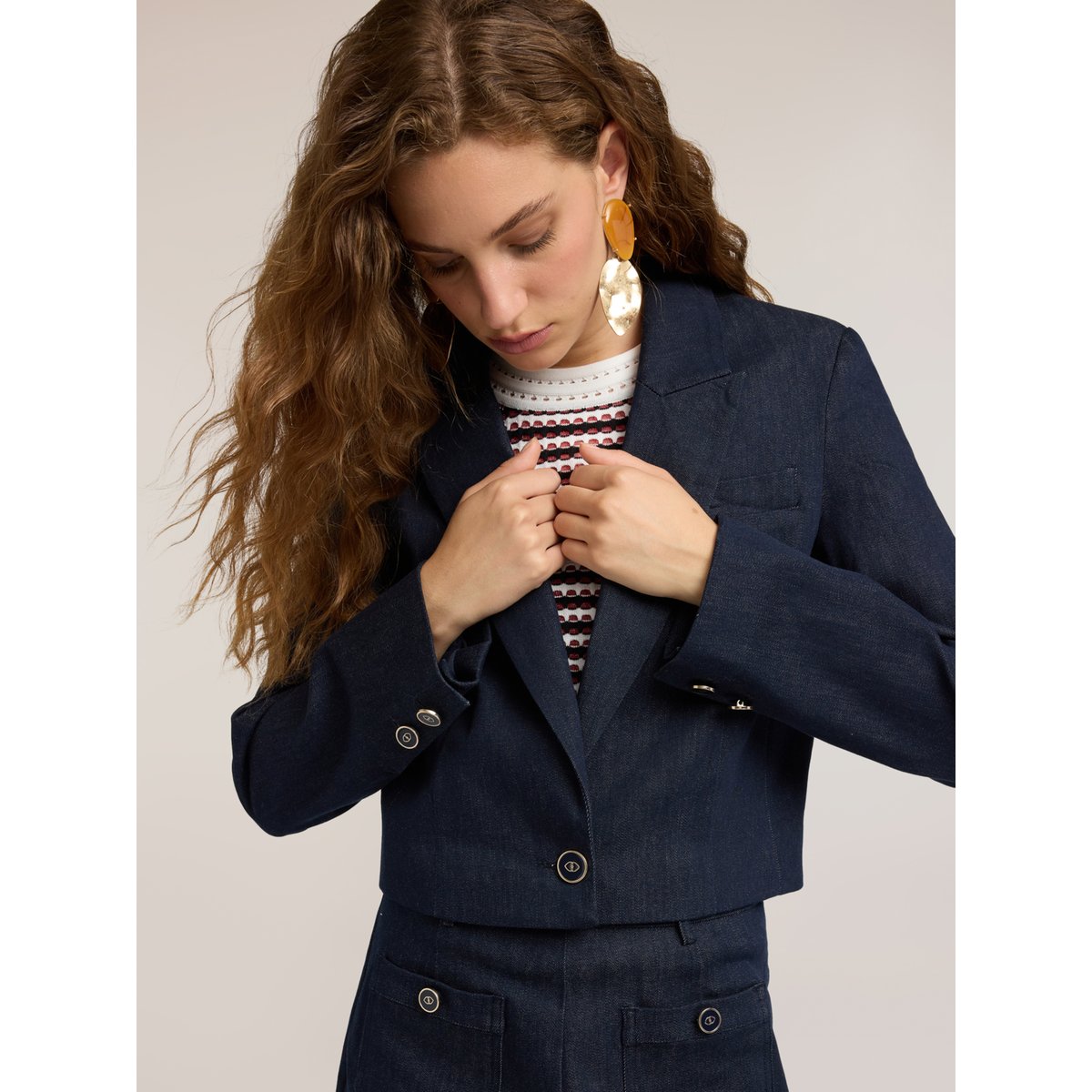 Veste Spencer bleu, MOTIVI