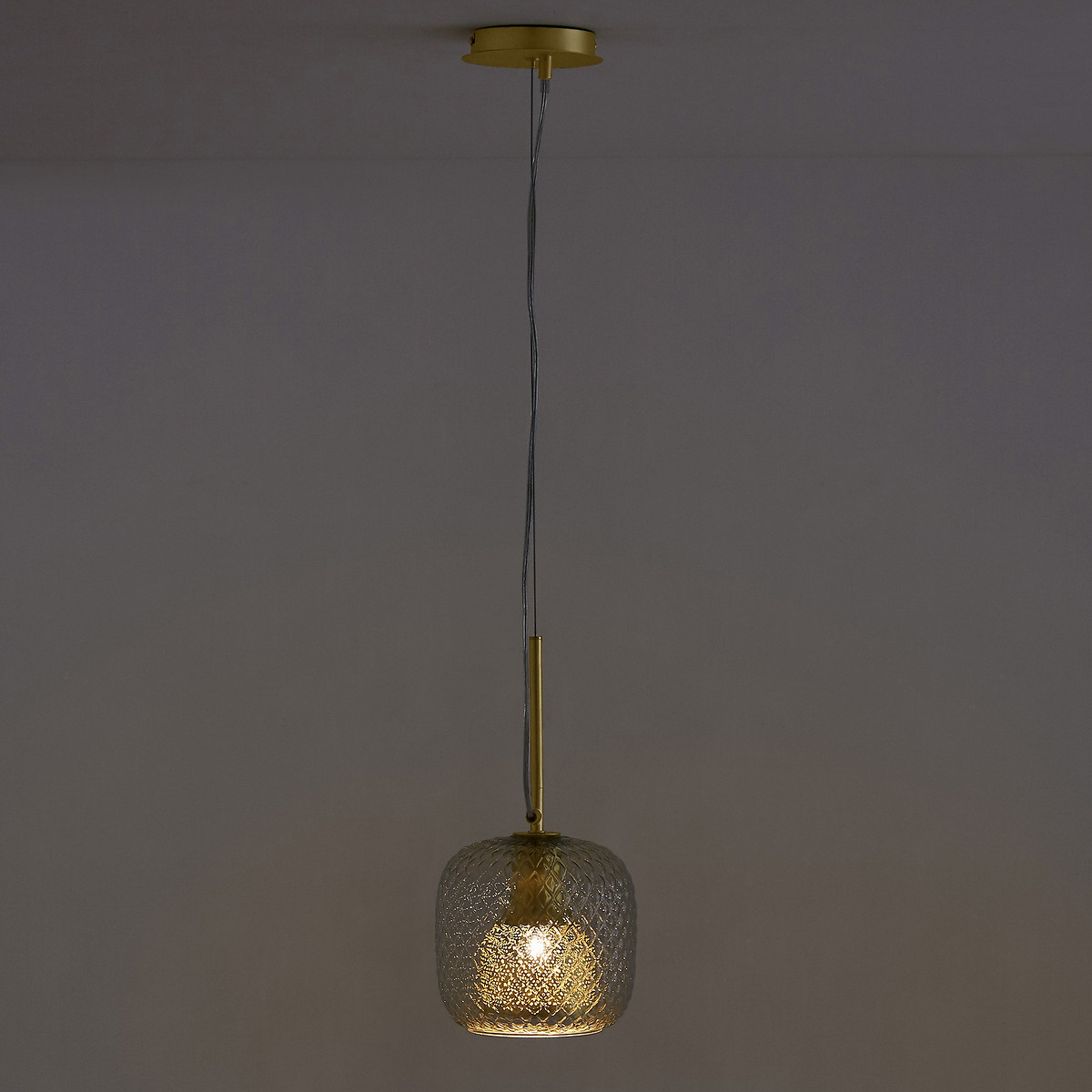 Suspension simple diamètre 18 cm, laiton et verre ciselé, MISTINGUETT laiton, EMMANUEL GALLINA X AM.PM