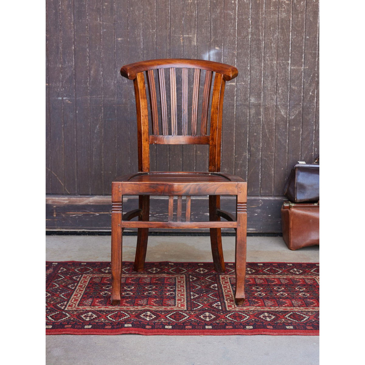 Paire de chaises en acajou Claude N°1349 - Bon état bois foncé, DEBONGOUT