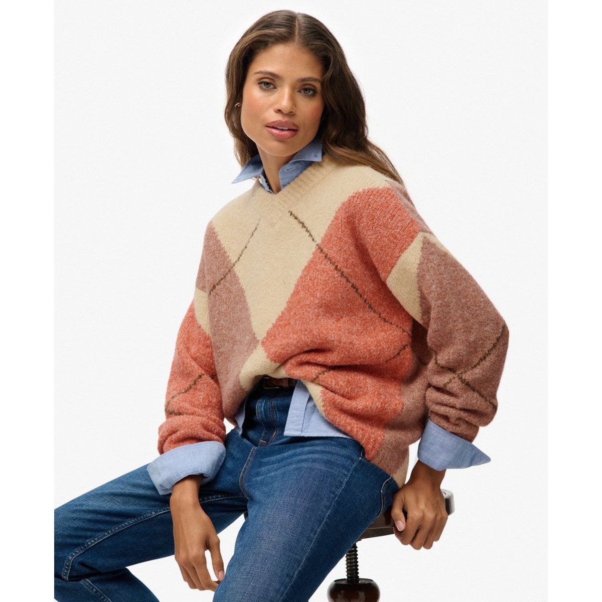 Pull oversize à col V et motif losanges blanc cassé multi, SUPERDRY