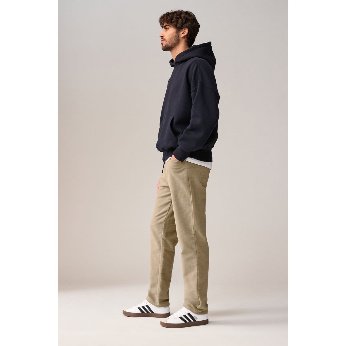 Pantalon chino droit grège, NEXT