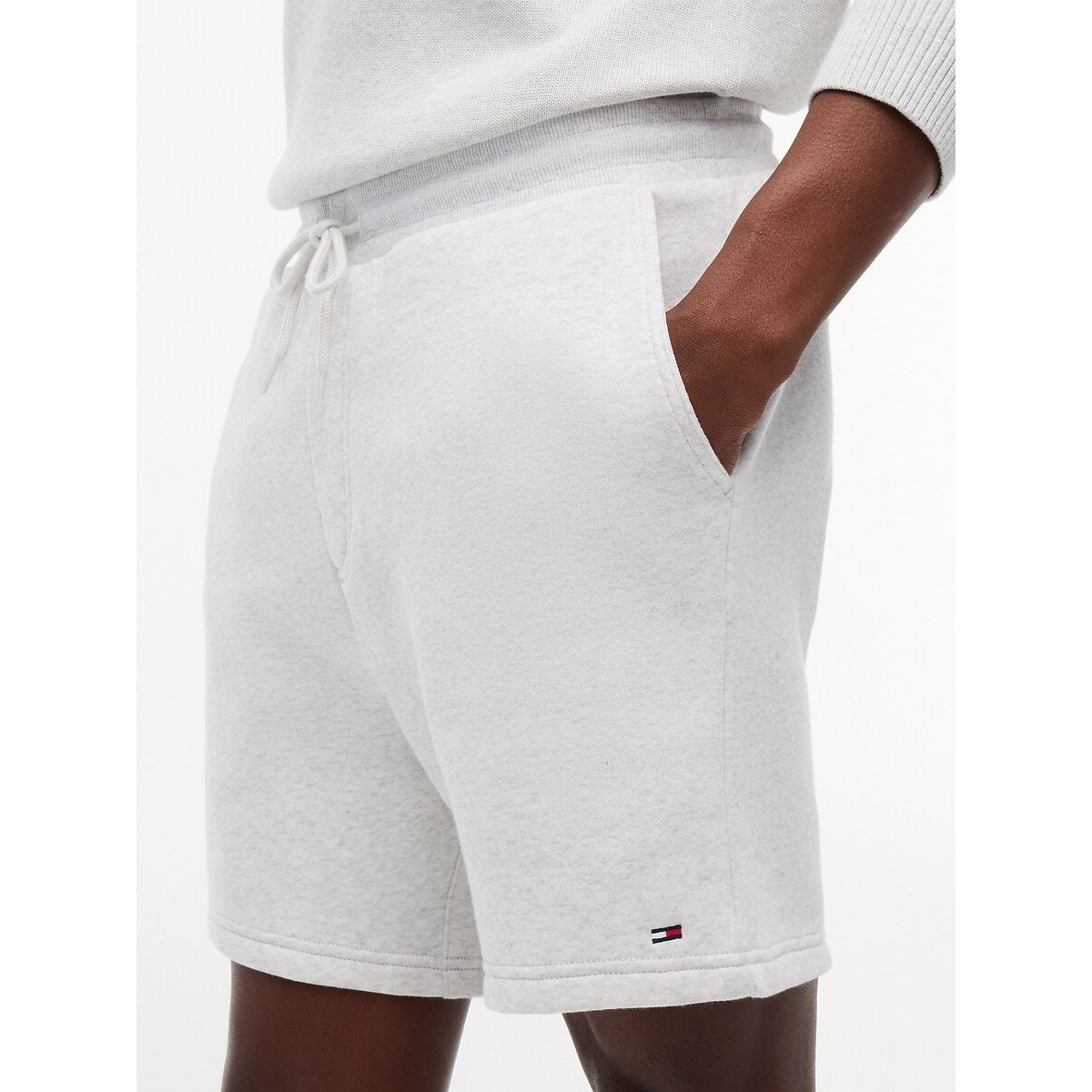 Short coupe standard à écusson drapeau gris chiné, TOMMY JEANS