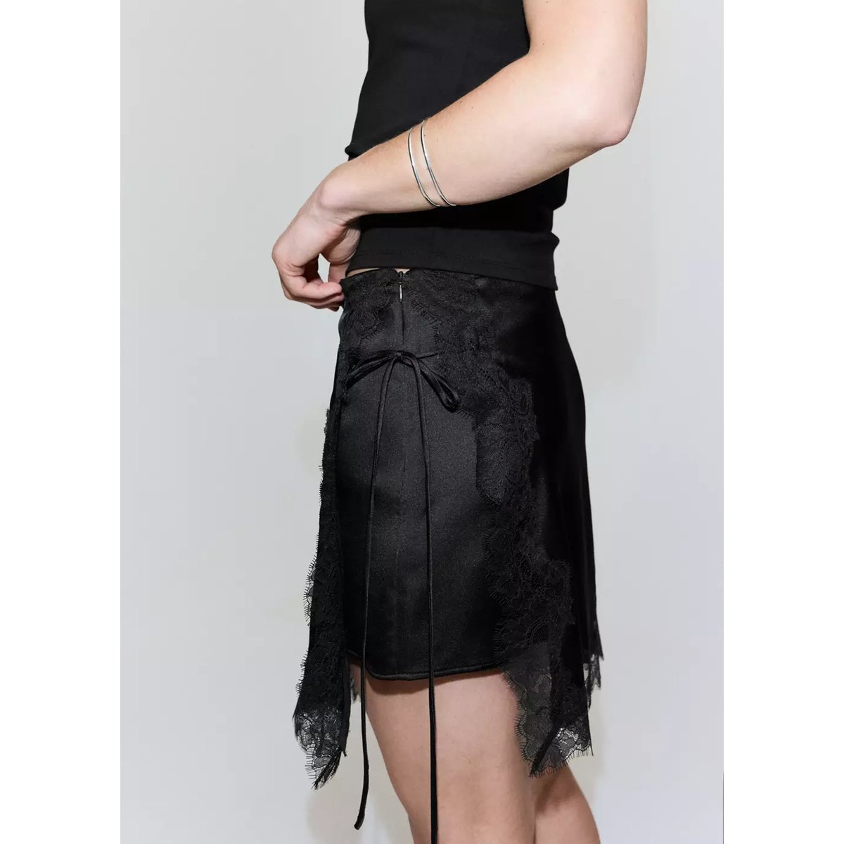 Jupe lingerie en dentelle noir, MANGO