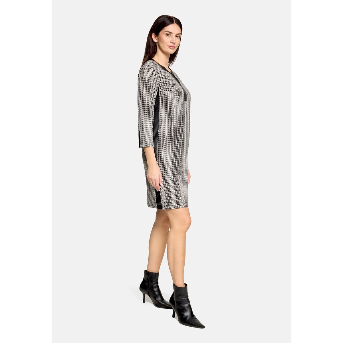 Robe en jersey à poches extérieures blanc/noir, BETTY BARCLAY