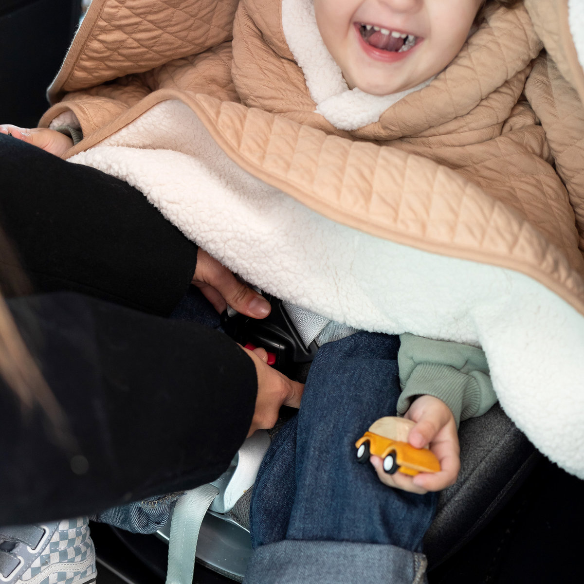 Poncho de voyage bébé pour siège auto - Dehors bien au chaud beige, BEMINI