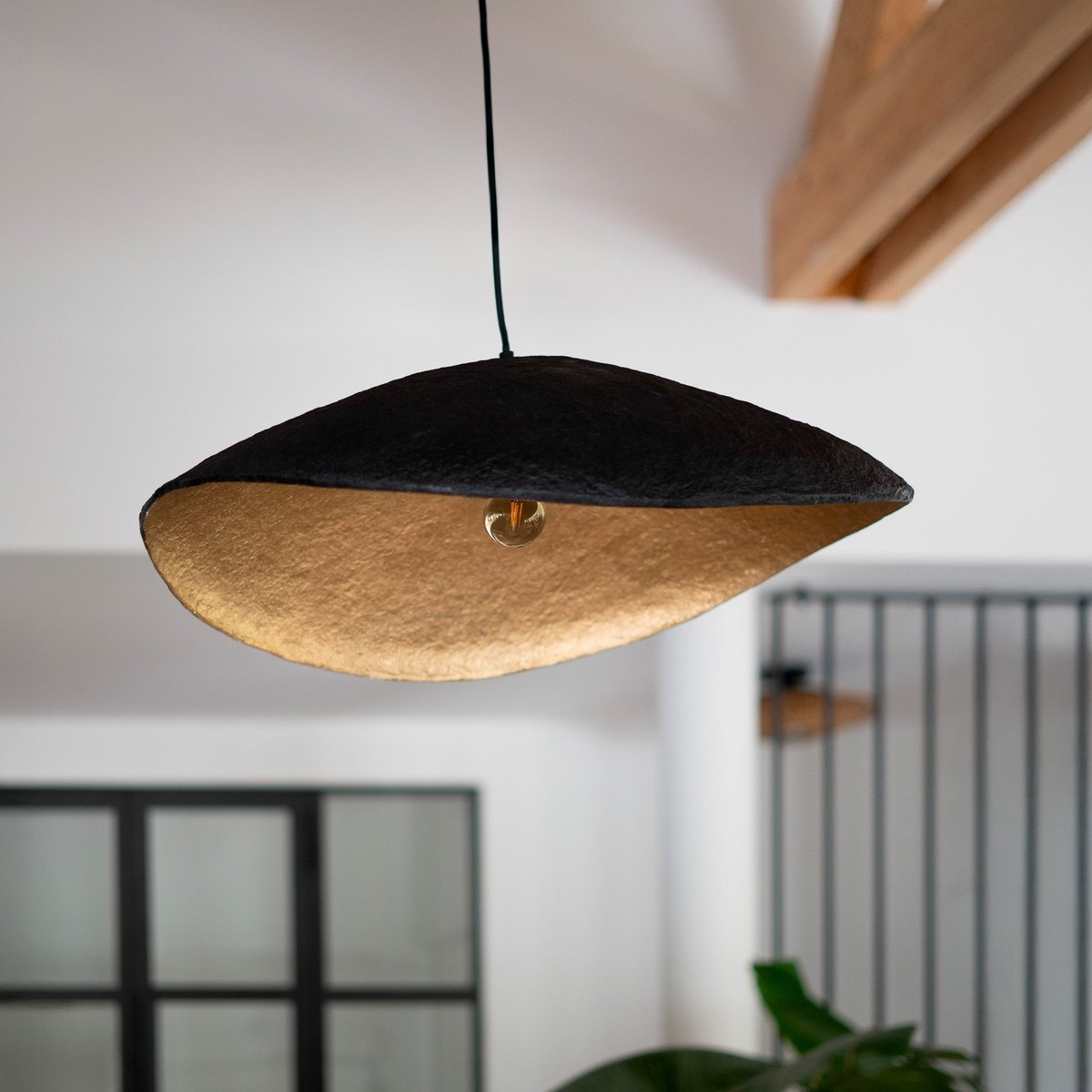 Suspension en papier 71 cm - MILANO noir, MAISON PAVANE