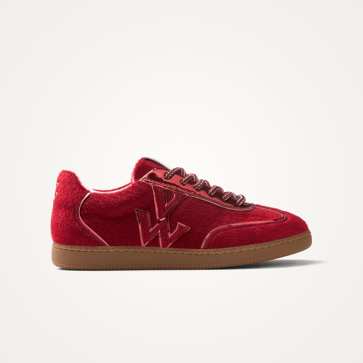 Baskets monogramme à lacets avec semelle retro AURA Initials rouge, VANESSA WU