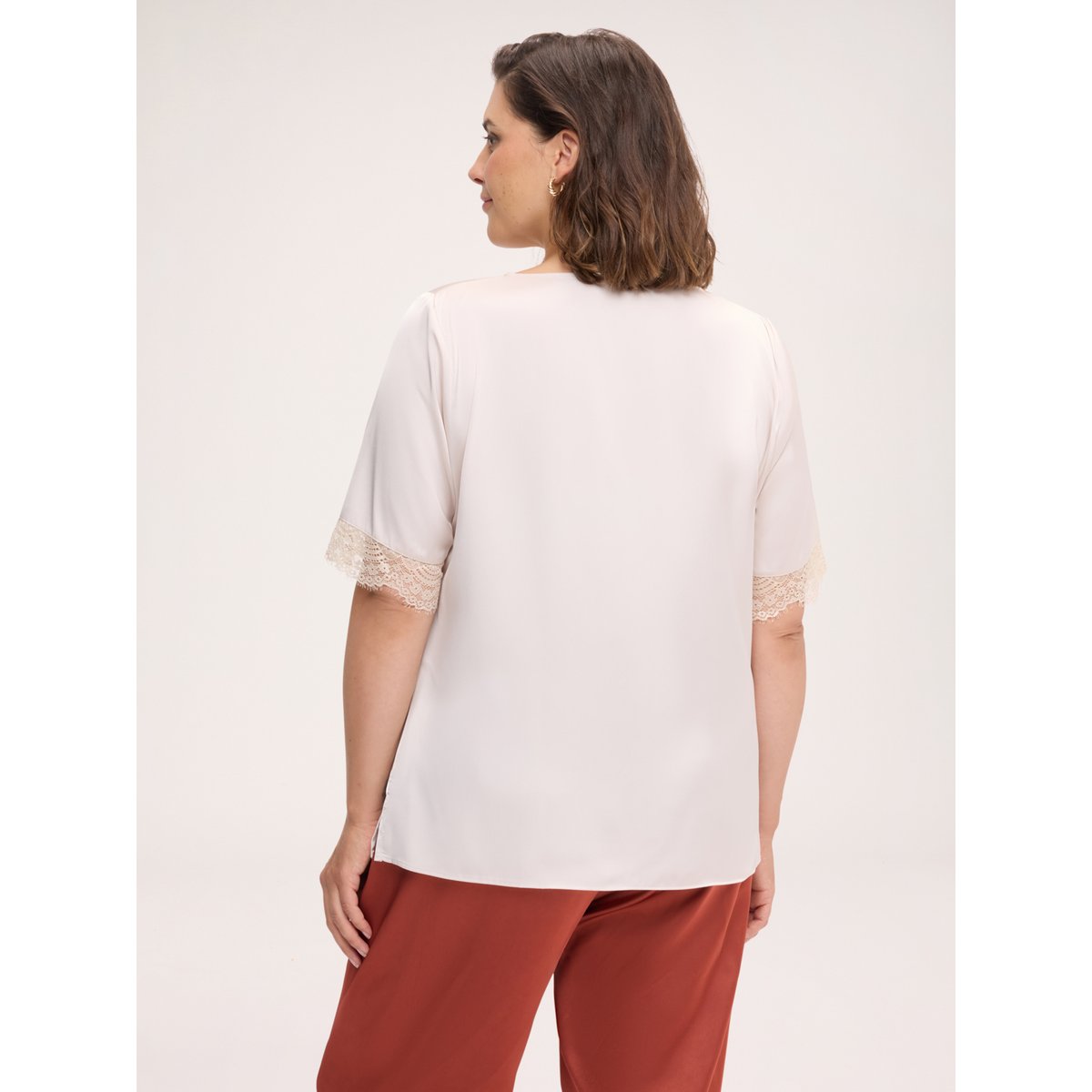 Chemisier en satin à bordures en dentelle beige, FIORELLA RUBINO