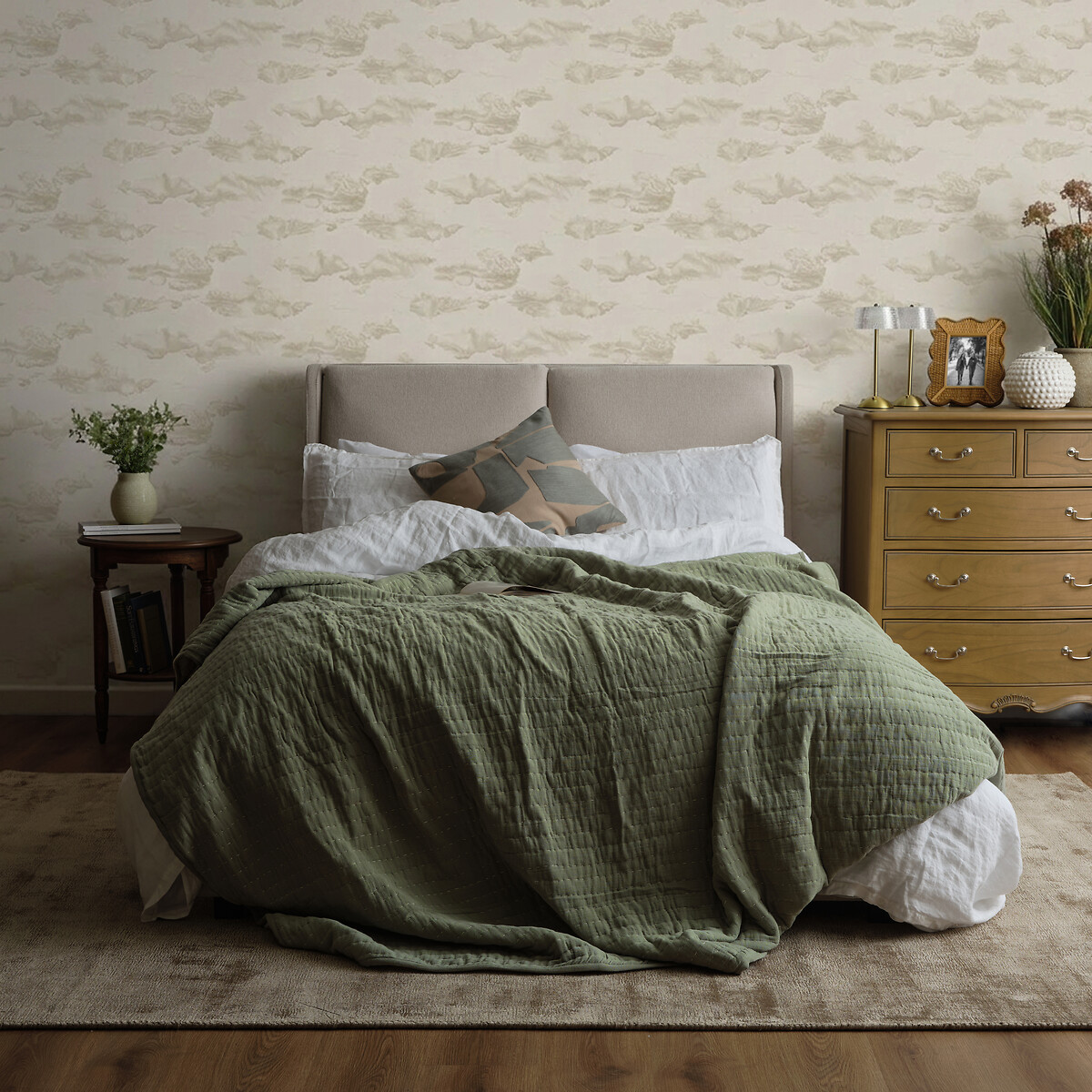 Distressed Hand Woven Viscose Rug beige, ÉDITÉ