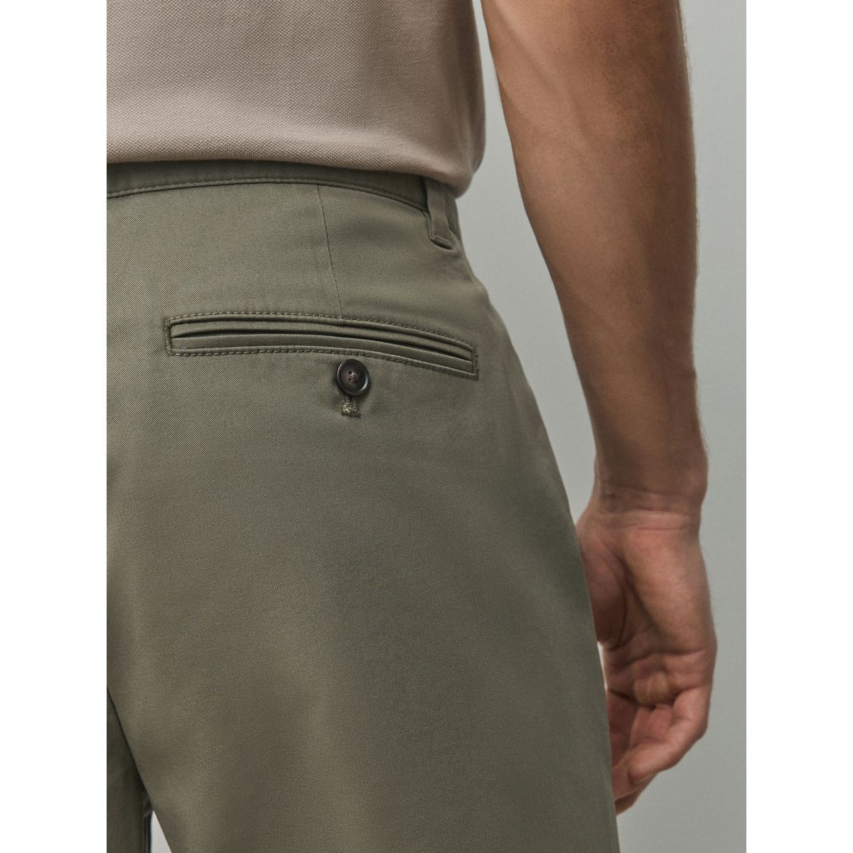 Pantalon chino stretch en coton majoritaire vert kaki, NEXT