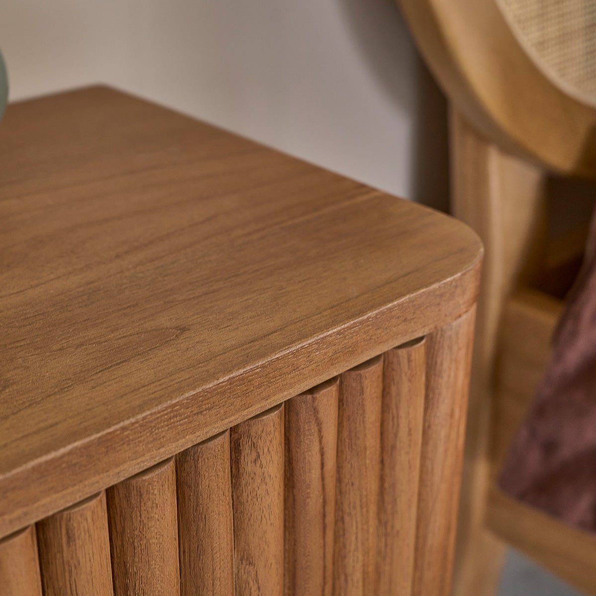 Table de chevet en teck massif 40 cm 1 porte  COLINE naturel, BERAH GETAH
