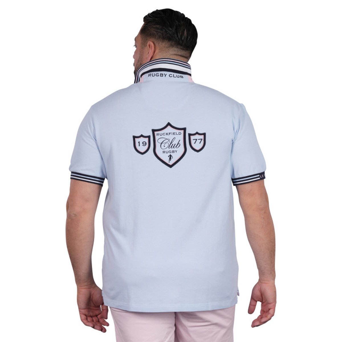 Polo en coton ciel uni pourvu d'une coupe droite et d'un col boutonné bleu clair, RUCKFIELD