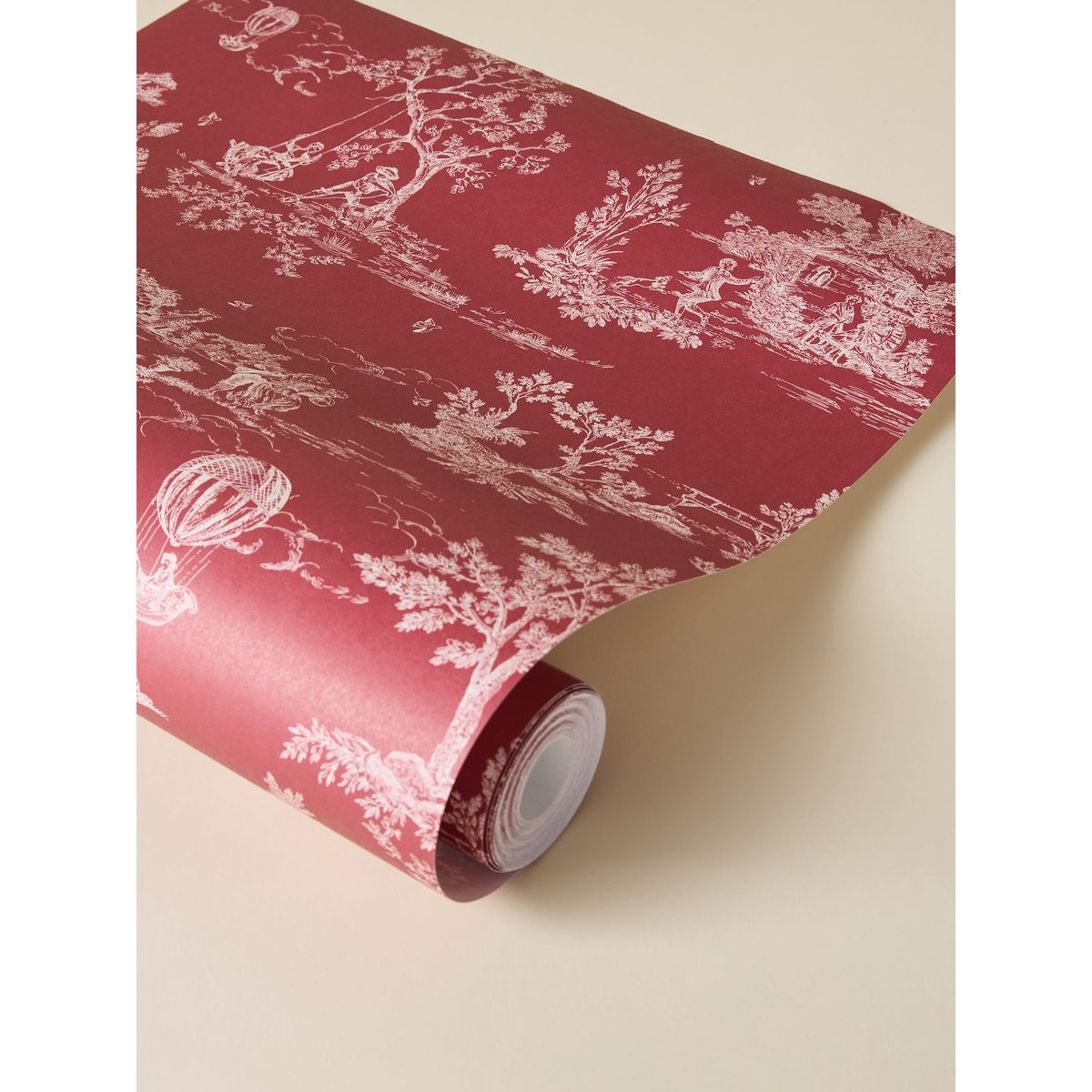 Papier peint bordeaux esprit toile de Jouy jouy bordeaux, CYRILLUS