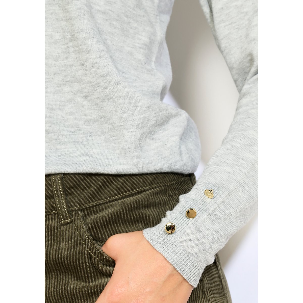 Pull doux à boutons gris clair, LOLALIZA