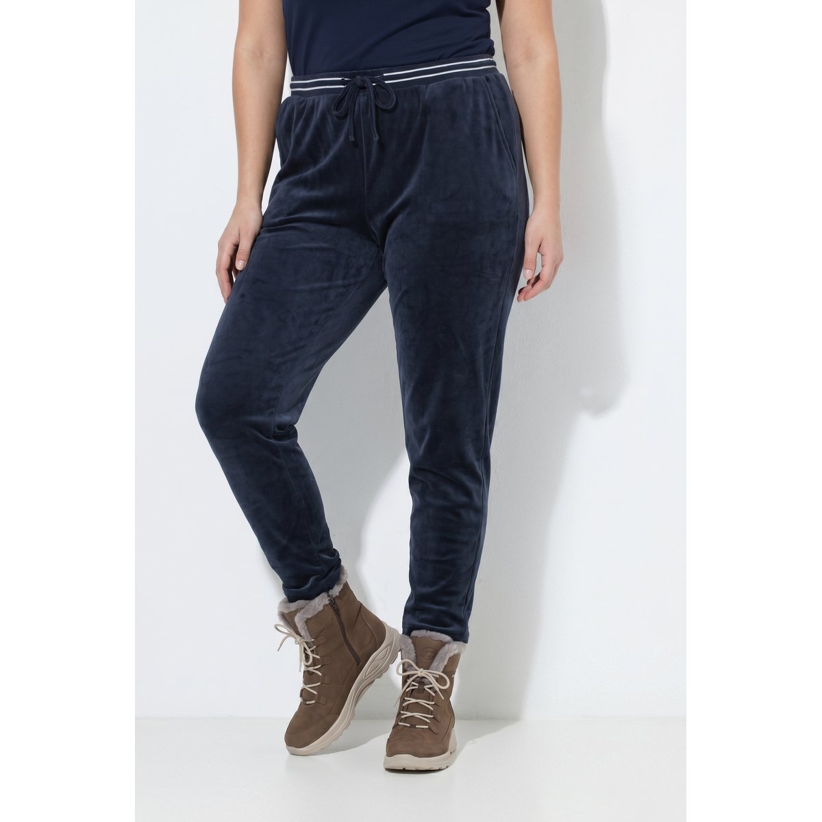 Pantalon de jogging en velours marine, ULLA POPKEN