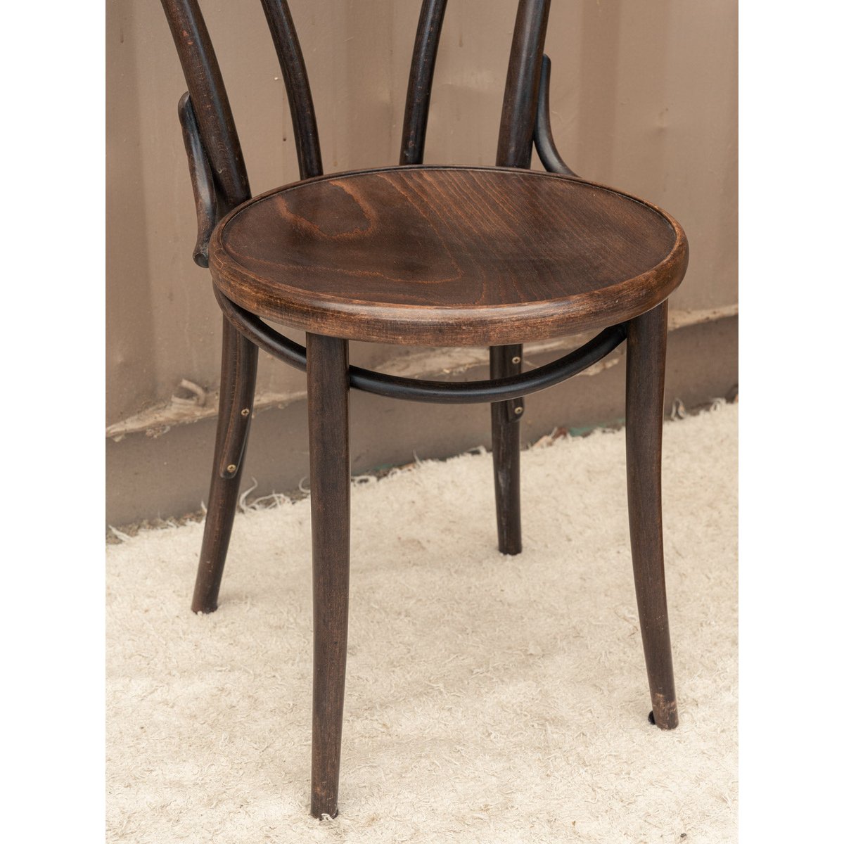 Lot de 3 chaises en bois Claude N°1656 - Bon état bois foncé, DEBONGOUT