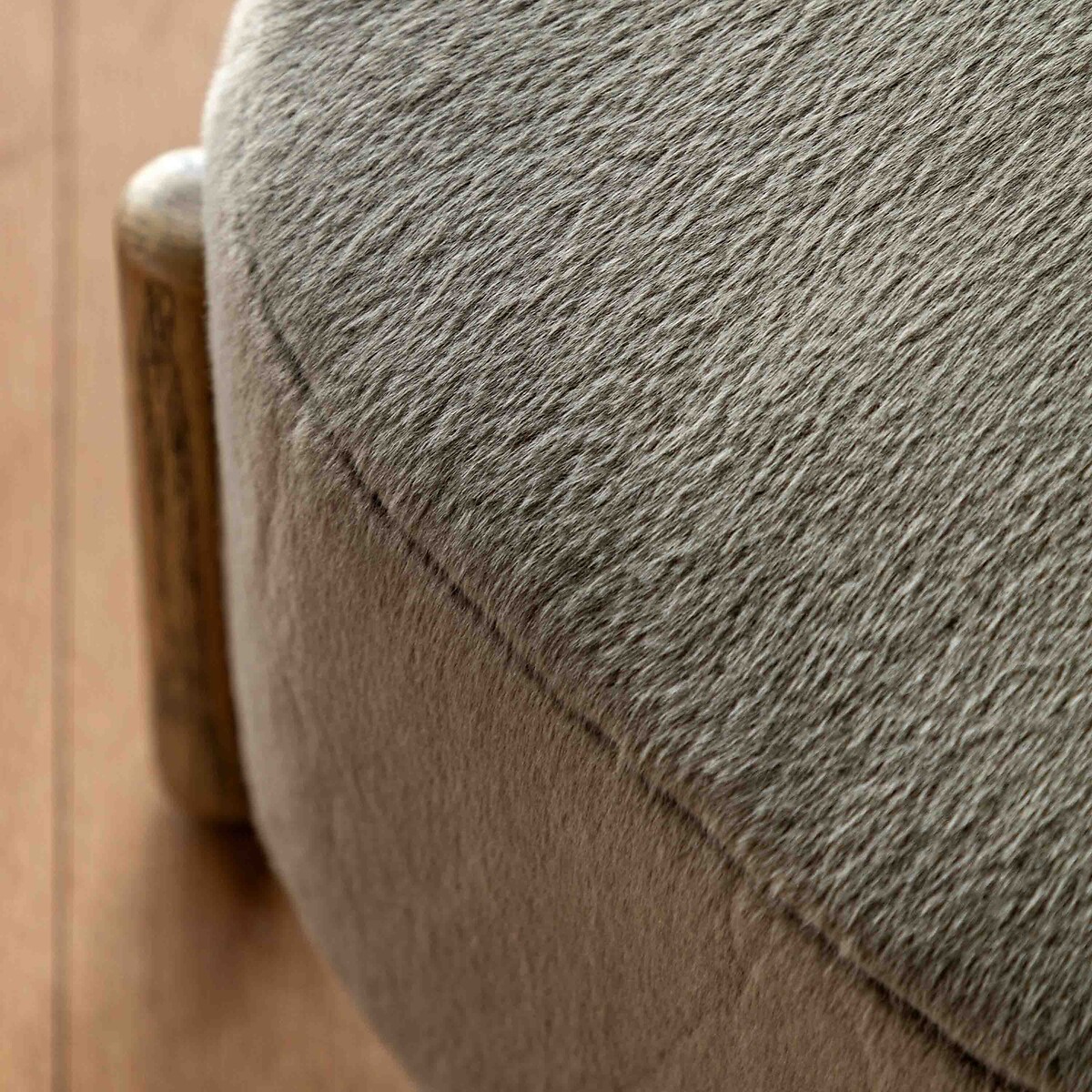 Tristan Faux Fur Footstool khaki, ÉDITÉ
