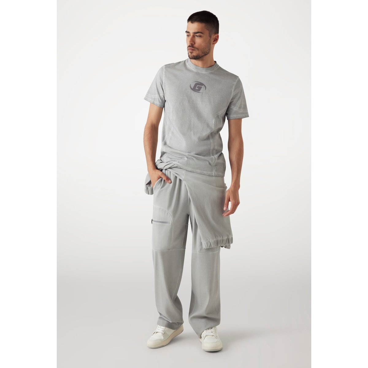 T-Shirt Logo Coupe Classique gris clair, GUESS