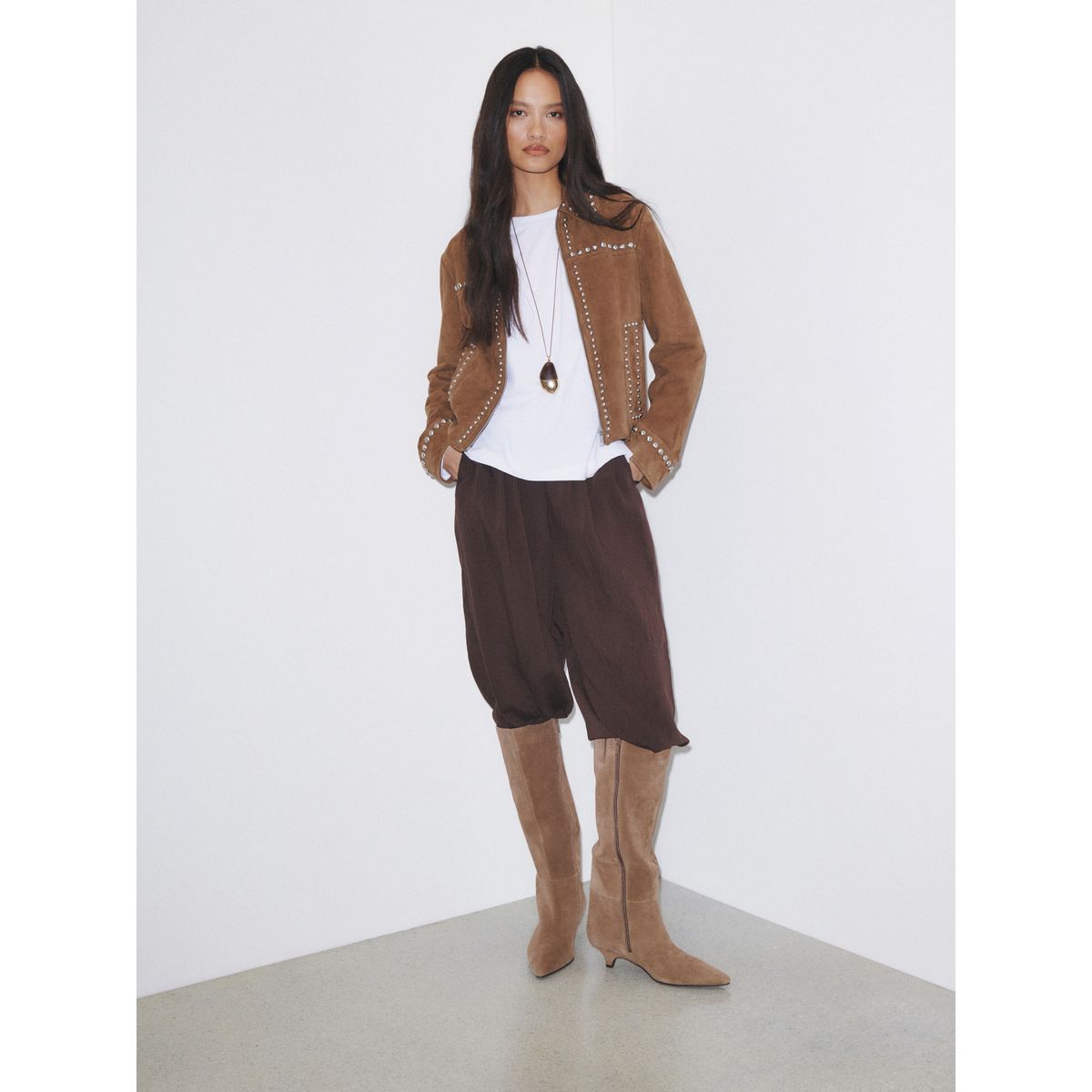 Bottes hauteur genou bout ciselé/petit talon taupe/beige, NEXT