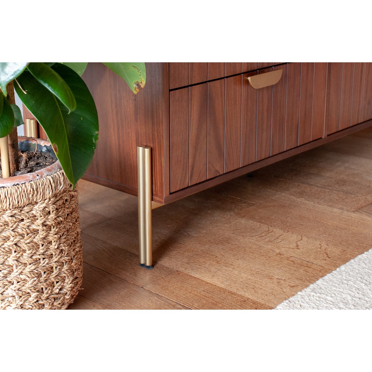 Commode en noyer AURORA bois foncé, PRODUIT INTERIEUR BRUT